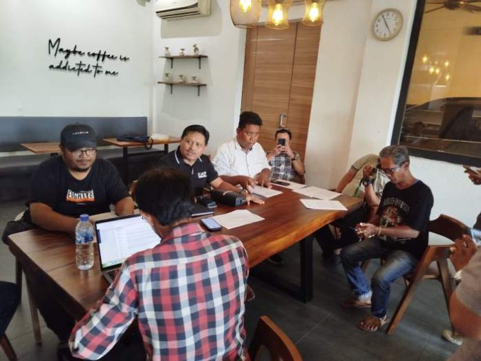 Tim legal PT. Jui Shin Indonesia saat melakukan konferensi pers di Sadia Coffee, Medan, Senin (2/9/24).