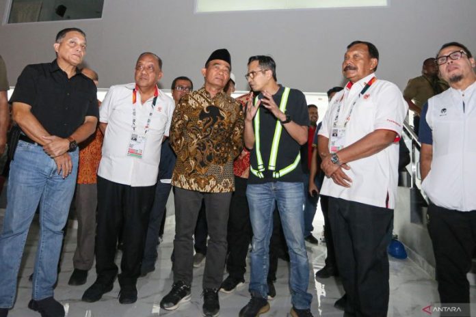 Menko PMK Muhadjir Effendy meninjau persiapan upacara pembukaan PON XXI Aceh-Sumut 2024 di Stadion Harapan Bangsa, Banda Aceh (f:antara/mistar)