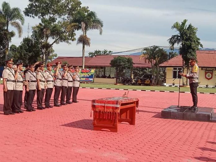 Pengambilan sumpah Sertijab di Polres Toba.