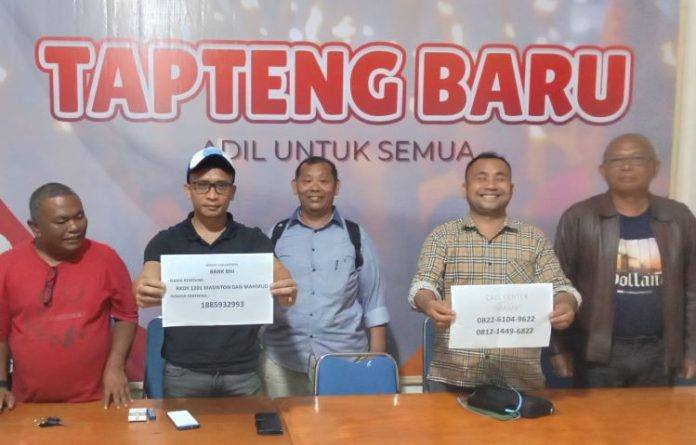 Timbul Panggabean bersama Tim Tapteng Baru saat konferensi pers.