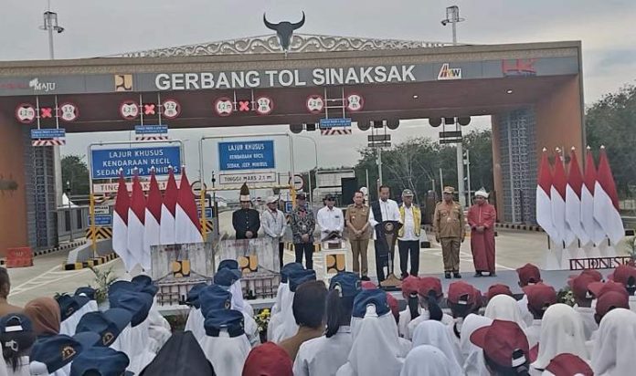 Presiden Joko Widodo Resmikan Jalan Tol Sinaksak, Selasa (10/9/24).