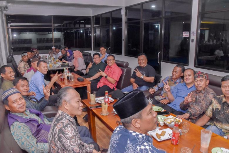 Dokter Aci bertemu LDII Deli Serdang di salah satu kafe di Kecamatan Batangkuis