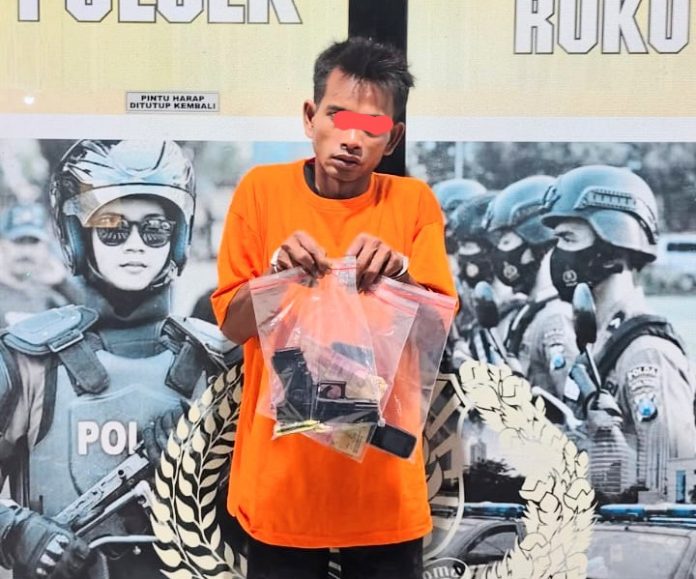 Terduga pelaku H alias Leman diamankan bersama barang bukti.