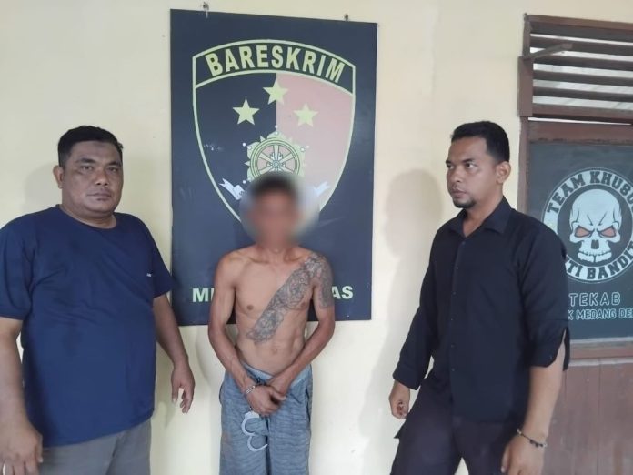 IHH saat diamankan di Polsek Medang Deras