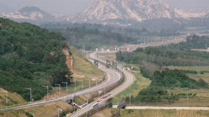 Jalan perbatasan yang diledakkan Korut