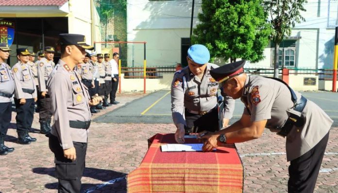 Kapolres Samosir AKBP Yogi Hardiman pimpin Sertijab Kapolsek Pangururan