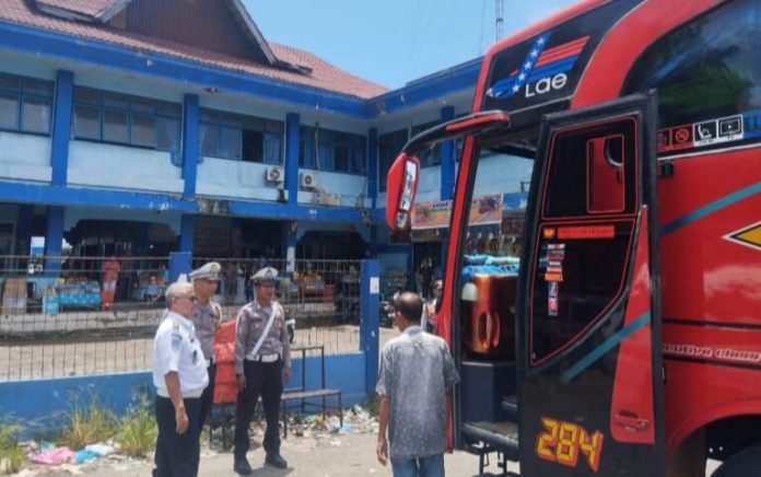 Kasat Lantas AKP Muhammad Joni saat menggelar sosialisasi Operasi Zebra Toba 2024 di Terminal Sibolga