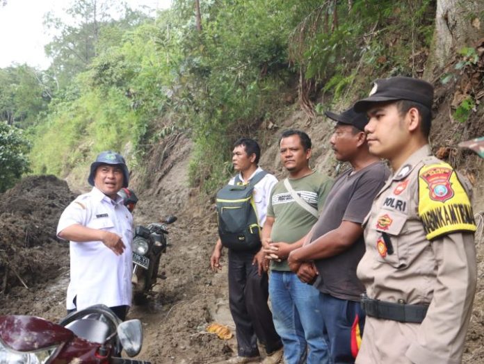 Penjabat (Pj) Bupati Dairi Surung Charles Lamhot Bantjin kunjungi Desa Sukadame, Kecamatan Tanah Pinem, yang sempat terisolir akibat bencana tanah longsor