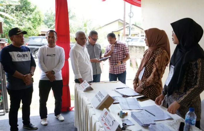 Petugas KPPS di Asahan saat bertugas pada Pemilu serentak tahun 2024