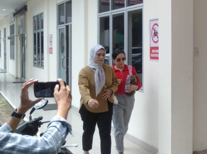 Ratu Entok tiba di Polda Sumut