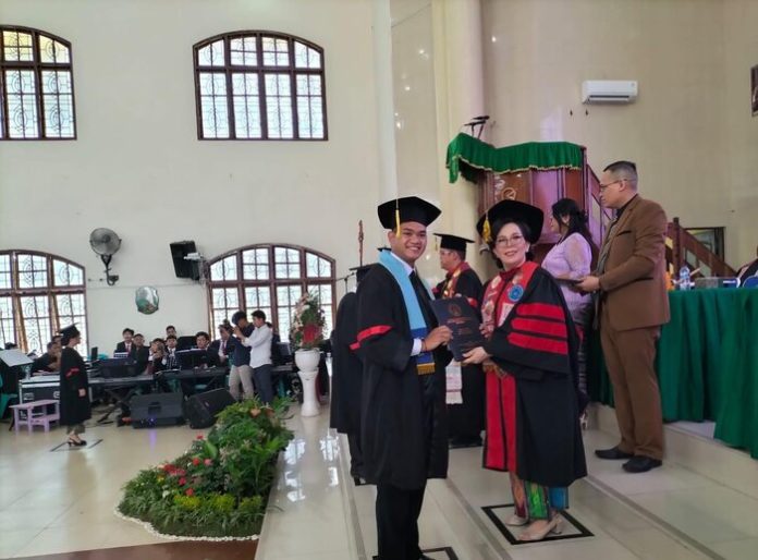 Sebanyak 163 Mahasiwa/i STT HKBP Pematangsiantar Diwisuda (f:gideon/mistar)