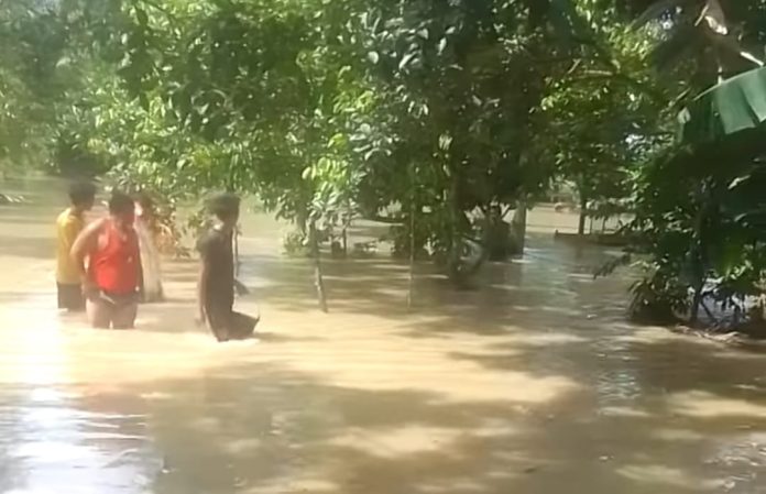 Kondisi banjir setelah hujan deras dan meluapnya sungai Bah Bolon (f:ist/mistar)