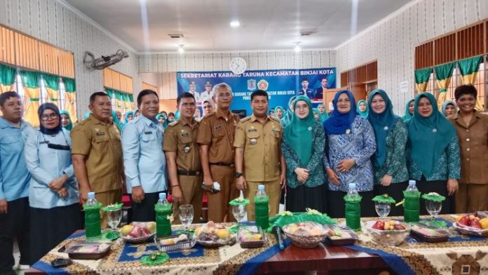 Pemerintah Kota Binjai bersama Forum GenRe Binjai dan TP. PKK Kecamatan Binjai Kota mengadakan program 'Kelas Orang Tua Bersahaja', Senin (14/10/24).