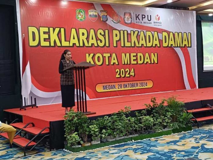 Ketua KPU Kota Medan, Mutia Atiqah saat memberi sambutan dalam Deklarasi Kampanye Damai.