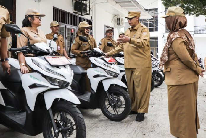 Penyerahan randis operasional untuk pusling di Kantor Dinkes Kota Pematangsiantar.