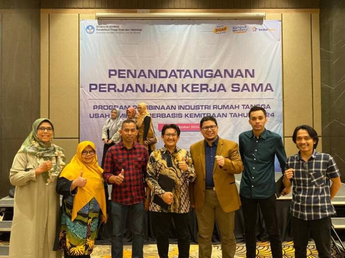 Dirjen DIKTI melakukan kerjasama dengan universitas Dharmawangsa Medan untuk pembinaan Industri Rumah Tangga dan Usaha Mikro (f:ist/mistar)