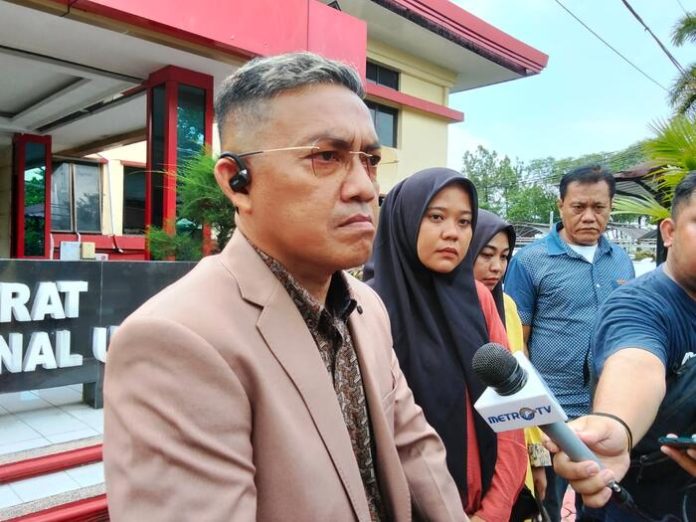 Thomy Faisal Sitorus Pane kuasa hukum dari korban saat berada di Polda Sumut (f: matius/mistar)