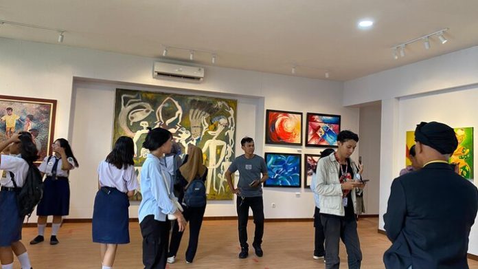 Pameran lukis seni rupa di Taman Budaya Medan (f:dinda/mistar)