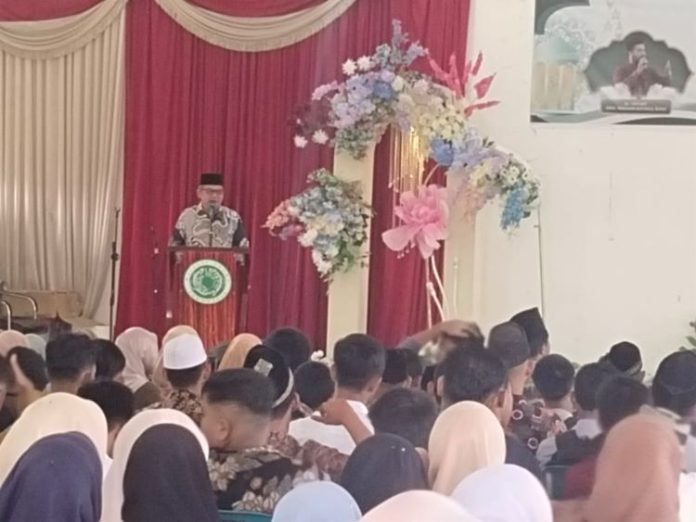 Kepala SMKN 1 Siantar, M. Syahrizal Damanik saat memberi kata sambutan di peringatan Maulid Nabi Muhammad SAW 1446 H/2024 M.