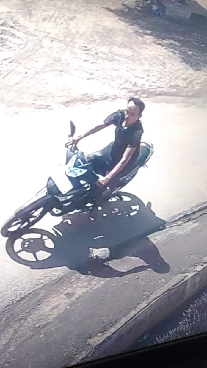 Pelaku pencurian sepeda motor terekam kamera CCTV saat beraksi di Galang.