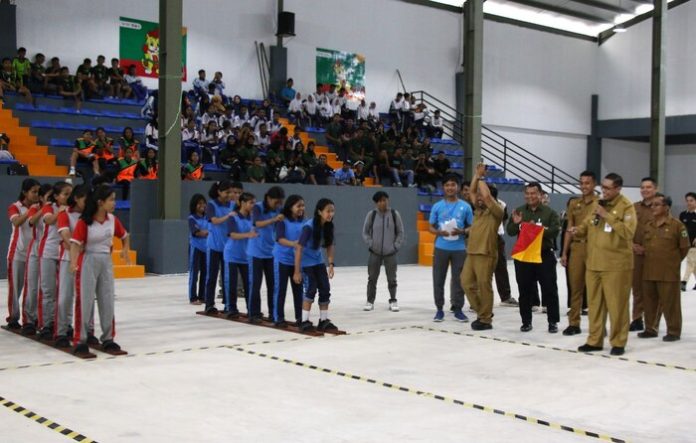 Pertandingan olahraga tradisional dalam rangka Haornas tingkat SMP dan SMA se-Kota Pematangsiantar. (f:ist/mistar)