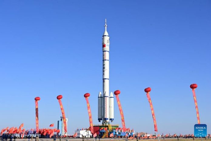 Wahana antariksa berawak Shenzhou-19 milik China meluncur hari ini.