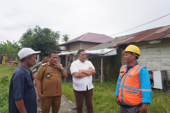 Pihak PLN turun ke Desa Percut yang membutuhkan tiang listrik menindaklanjuti keluhan warga di sana.