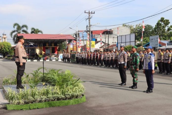 Kapolresta Deli Serdang memimpin apel Operasi Zebra Toba 2024 agar memberikan peningkatan disiplin masyarakat dalam berlalu lintas.