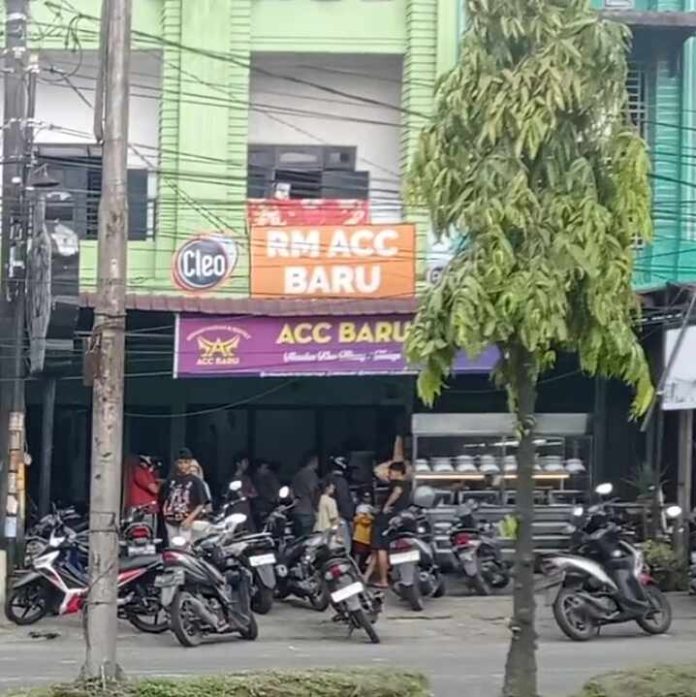 Rumah makan ACC Baru yang masih beroperasi seperti biasa.(f:putra/mistar)