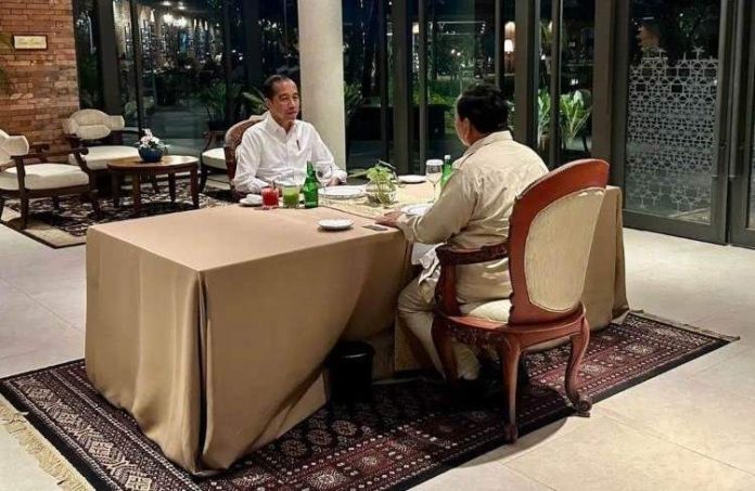 Presiden Joko Widodo (Jokowi) dan Presiden terpilih Prabowo Subianto menggelar santap malam bersama di kawasan GBK.