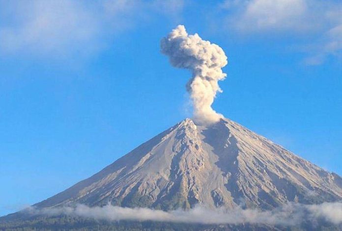 Gunung Sumeru.