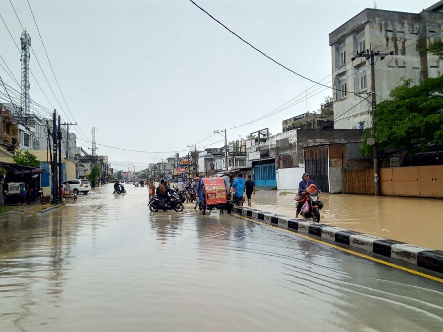 Banjir di Jalan Gatot Subroto Medan