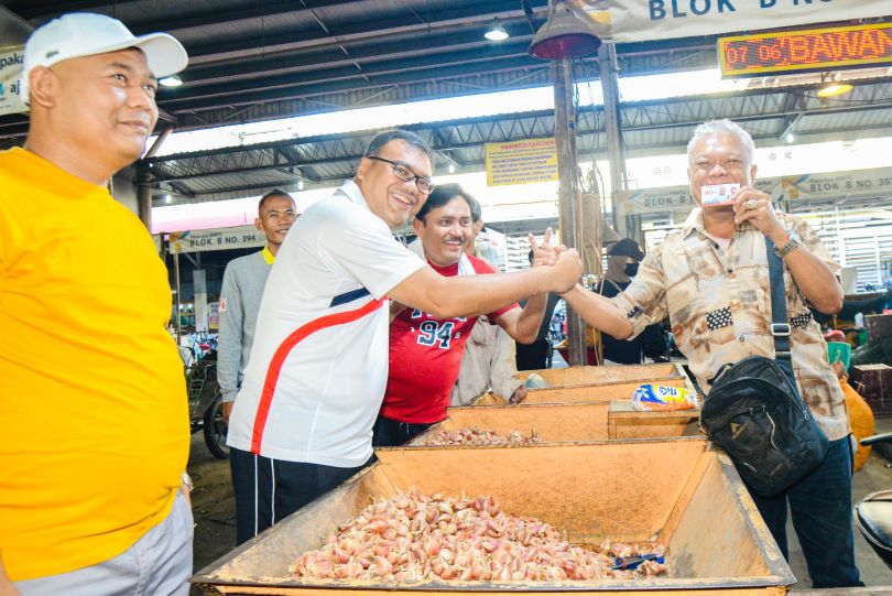 Calon Bupati Deli Serdang, dr. Asri Ludin Tambunan kunjungi Pasar MMTC Pancing