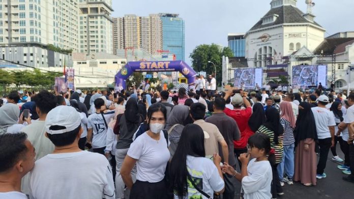 Garis start acara funwalk di depan Lapangan Merdeka Medan