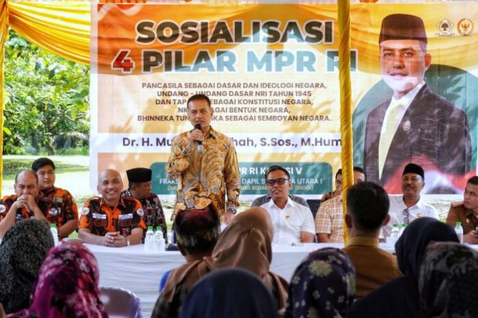 Musa Rajekshah saat memaparkan sosialisasi 4 pilar kebangsaan. (f:adil/mistar)