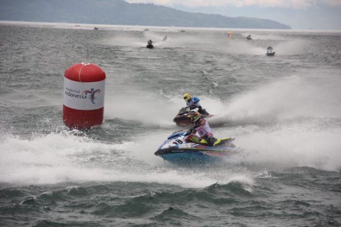 Salah satu pembalap Indonesia, nomor 18, dalam event Aquabike Jetski World Championship 2024.