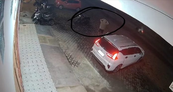 Tangkapan layar rekaman CCTV.