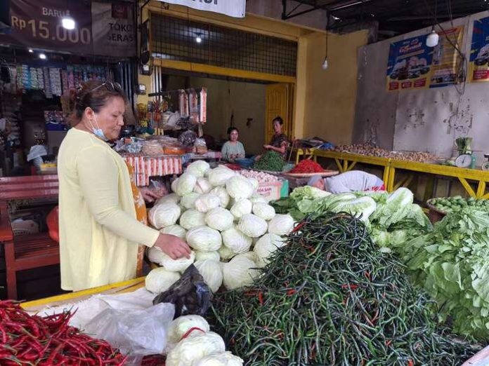 Pedagang bahan pokok di Kampung Lalang (f:amita/mistar)