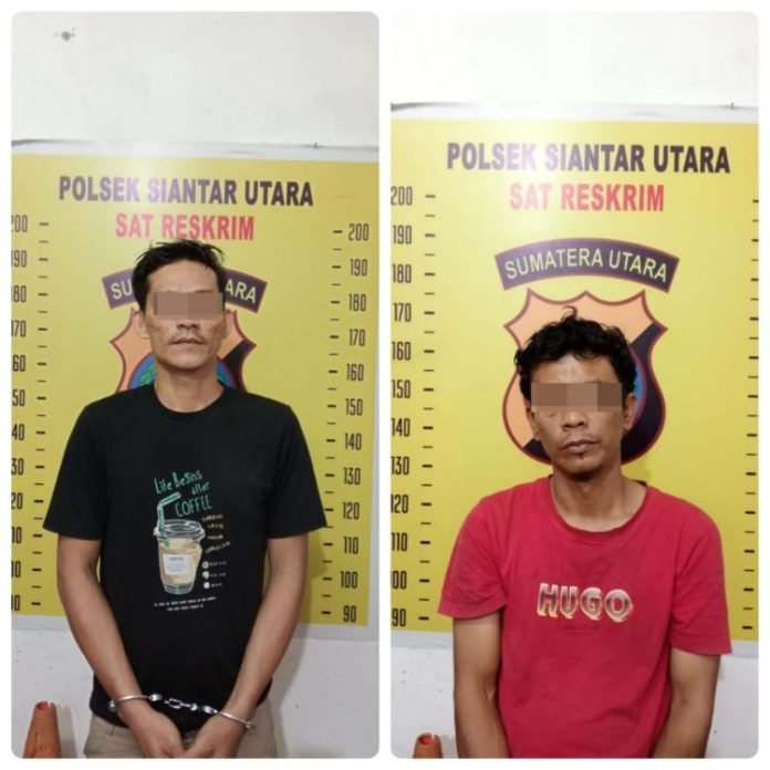 Kedua pelaku diamankan di Polsek Siantar Utara.