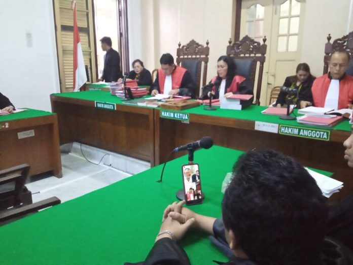 Sidang pembacaan putusan terhadap Sayed Abdillah yang diikuti terdakwa secara daring. (f:deddy/mistar)