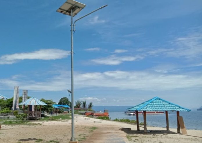 Pantai Desa Sibolahotang SAS yang menyuguhkan keindahan Danau Toba. (f/nimrot/mistar)