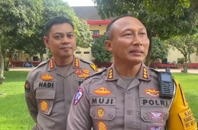 Dirlantas Polda Sumut Kombes Muji Ediyanto (Depan), bersama Kabid Humas Polda Sumut Kombes Hadi Wahyudi (belakang)