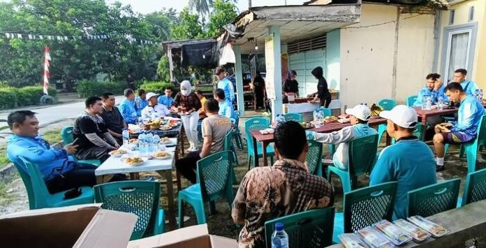 Kapolres Batu Bara AKBP Taufiq Hidayat Thayeb bertemu warga Desa Sumber Makmur Kecamatan Lima Puluh, jaga Kamtibmas (f : ist/mistar)