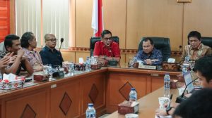 Pj Bupati Dairi, Surung Charles Lamhot Bantjin menerima kedatangan pimpinan Ombudsman RI (f:ist/mistar)