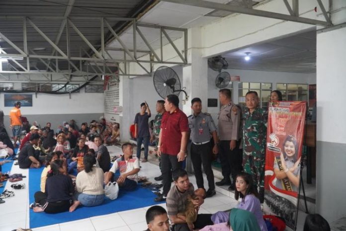 Petugas gabungan TNI-Polri bersama KPR saat melakukan kontrol di Rutan Medan.