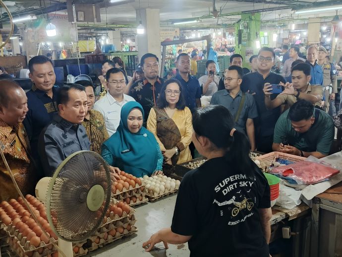 Pj Gubsu Agus Fatoni sidak Pasar Petisah Medan