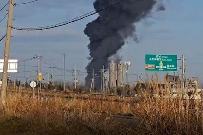 Foto pesawat jatuh di Bandara Korea Selatan pada Minggu (29/12/24).