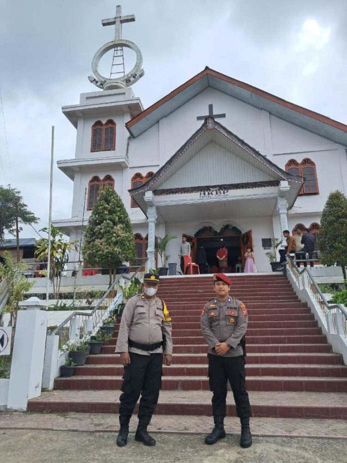 Polres Taput laksanakan pengamanan ibadah Natal di berbagai gereja di Taput.