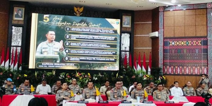 Kapolda Sumut Irjen Whisnu Hermawan Februanto saat melaksanakan refleksi akhir tahun di Polda Sumut.