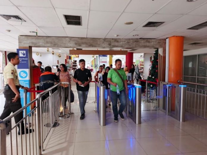 Suasana Arus Mudik Nataru di Stasiun KA Medan, Senin (23/12/24).